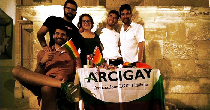 I ragazzi di Arcigay al banchetto di Porta San Biagio per il cinquantesimo anniversario dei moti di Stonewall